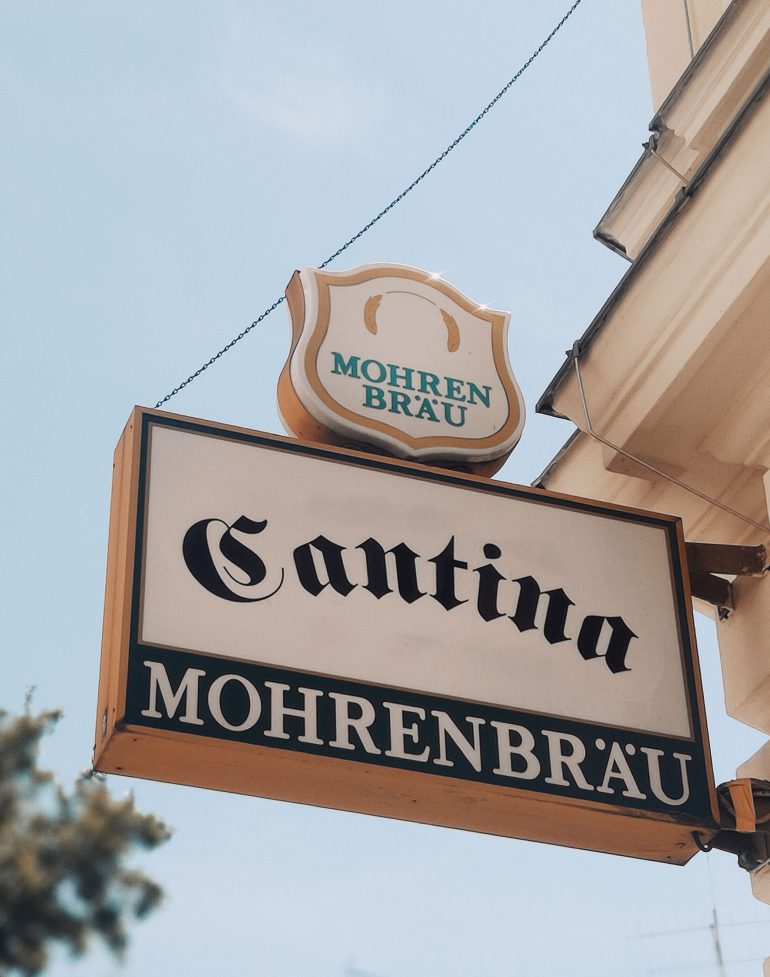 Pizzeria-Schild "Mohrenbräu"
