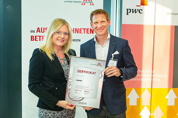 Mag. Monica Rintersbacher und Dr. Philipp Pfaller bei der Gütesiegelverleihung