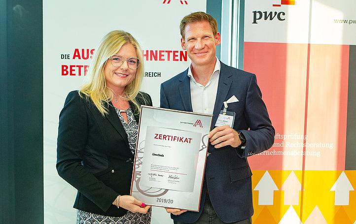 Mag. Monica Rintersbacher und Dr. Philipp Pfaller bei der Gütesiegelverleihung