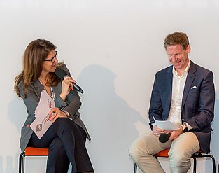 Mag. Elisabeth Wenzl interviewt Philipp Pfaller
