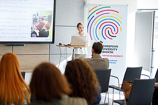 Steffi als Speakerin beim European Diversity Month.