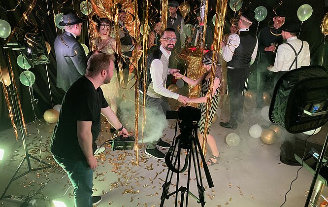 Tanzszene wird gefilmt 