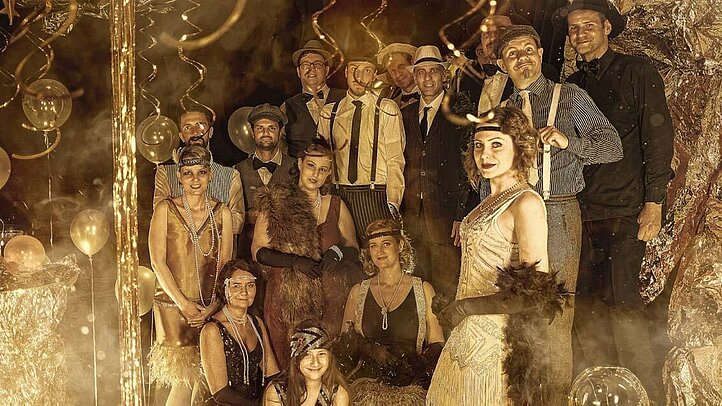 Das LIMESODA-Team im Roaring-Twenties-Outfit