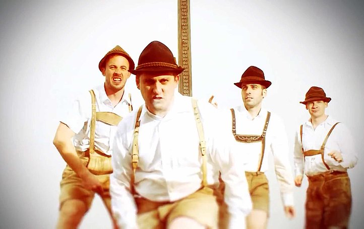 Die LimeSoda Geschäftsführung in Lederhosen